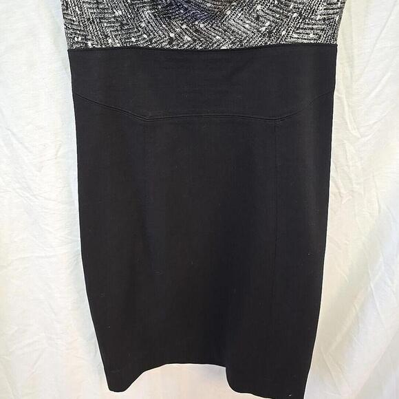 Guess Los Angeles Blouson Fitted Dress 3 Cowl Neck Cap Sleeve Black White - Picture 3 of 12